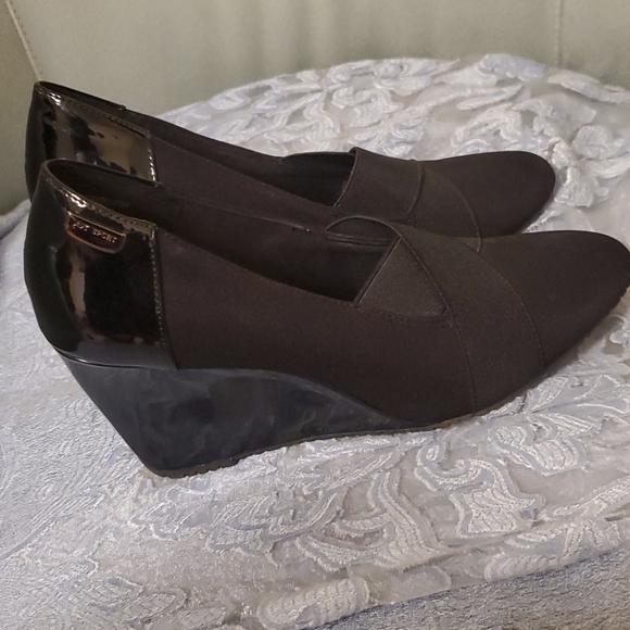 Shoes - Picture 2 of 4